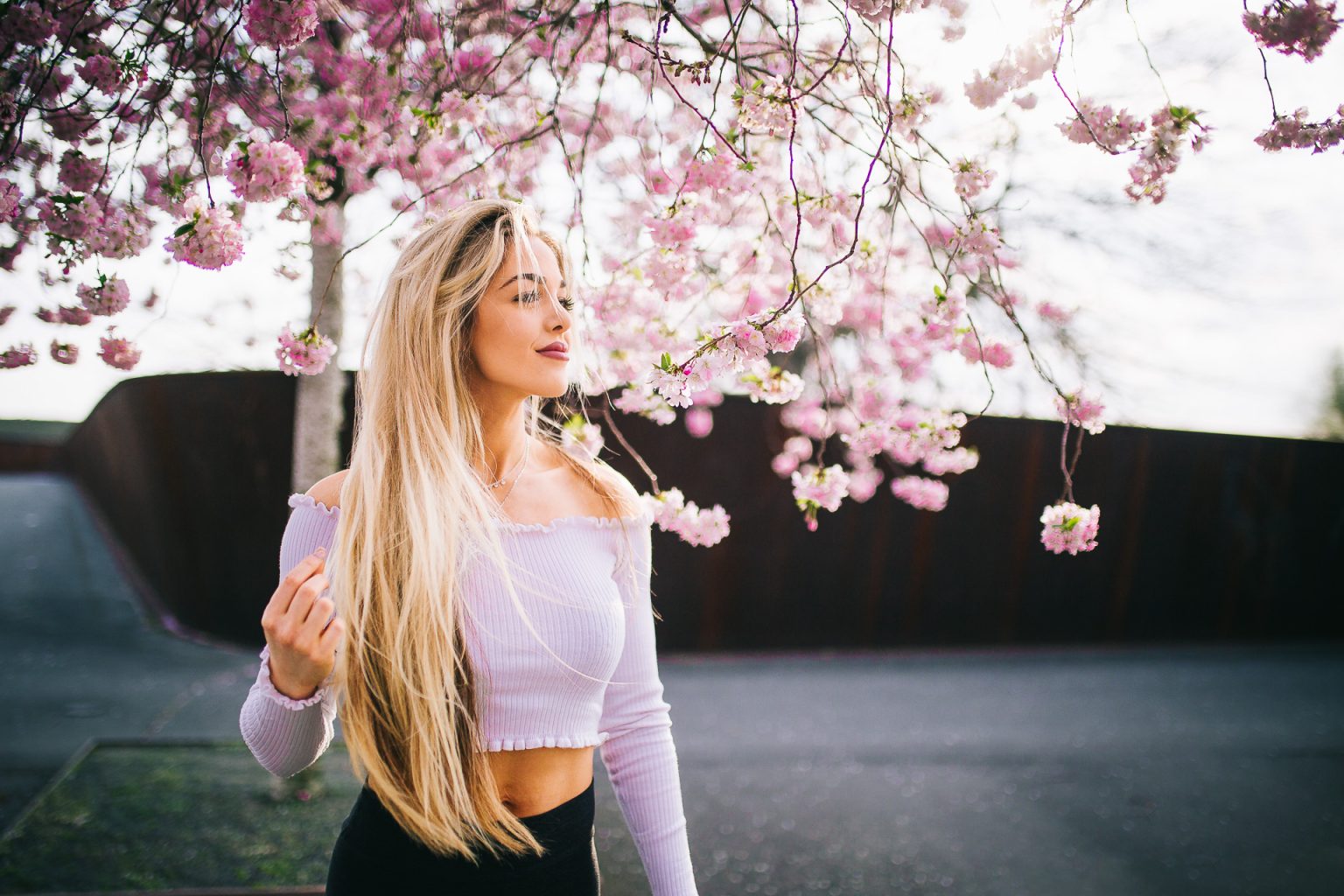 SVÆN.IO People-Fotografie Kirschblüten Fotoshooting in Wolfsburg mit Caro 2