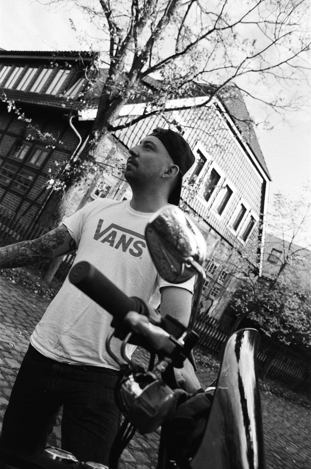 SVÆN.IO Analoges Motorrad-Shooting mit Jonas und seiner Harley Davidson