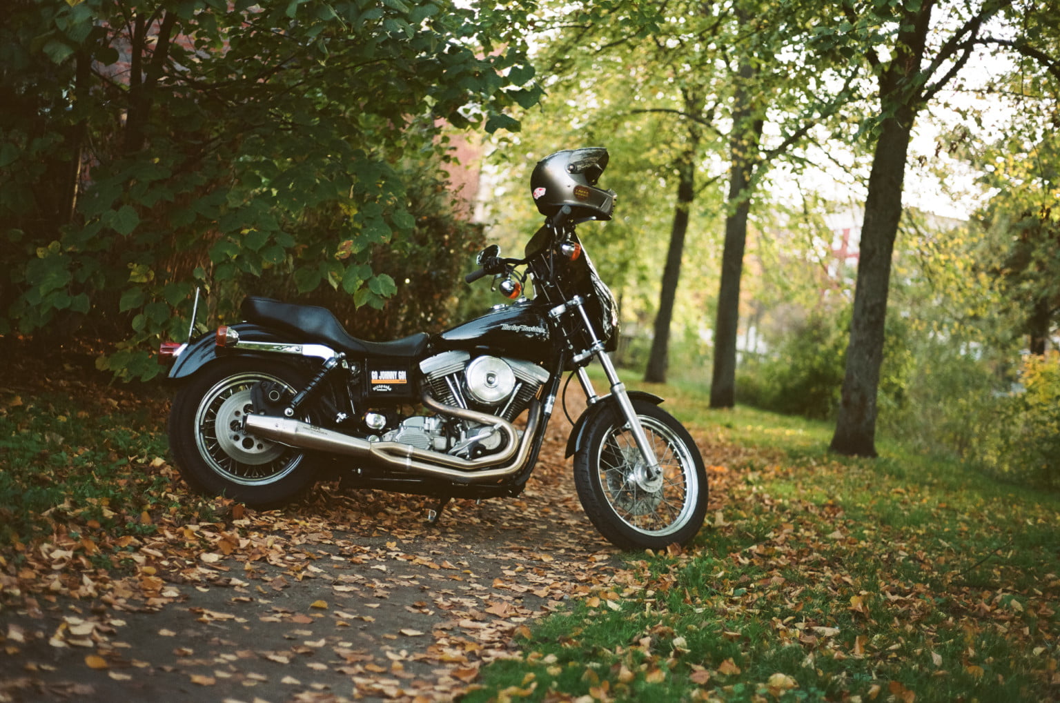 SVÆN.IO Analoges Motorrad-Shooting mit Jonas und seiner Harley Davidson