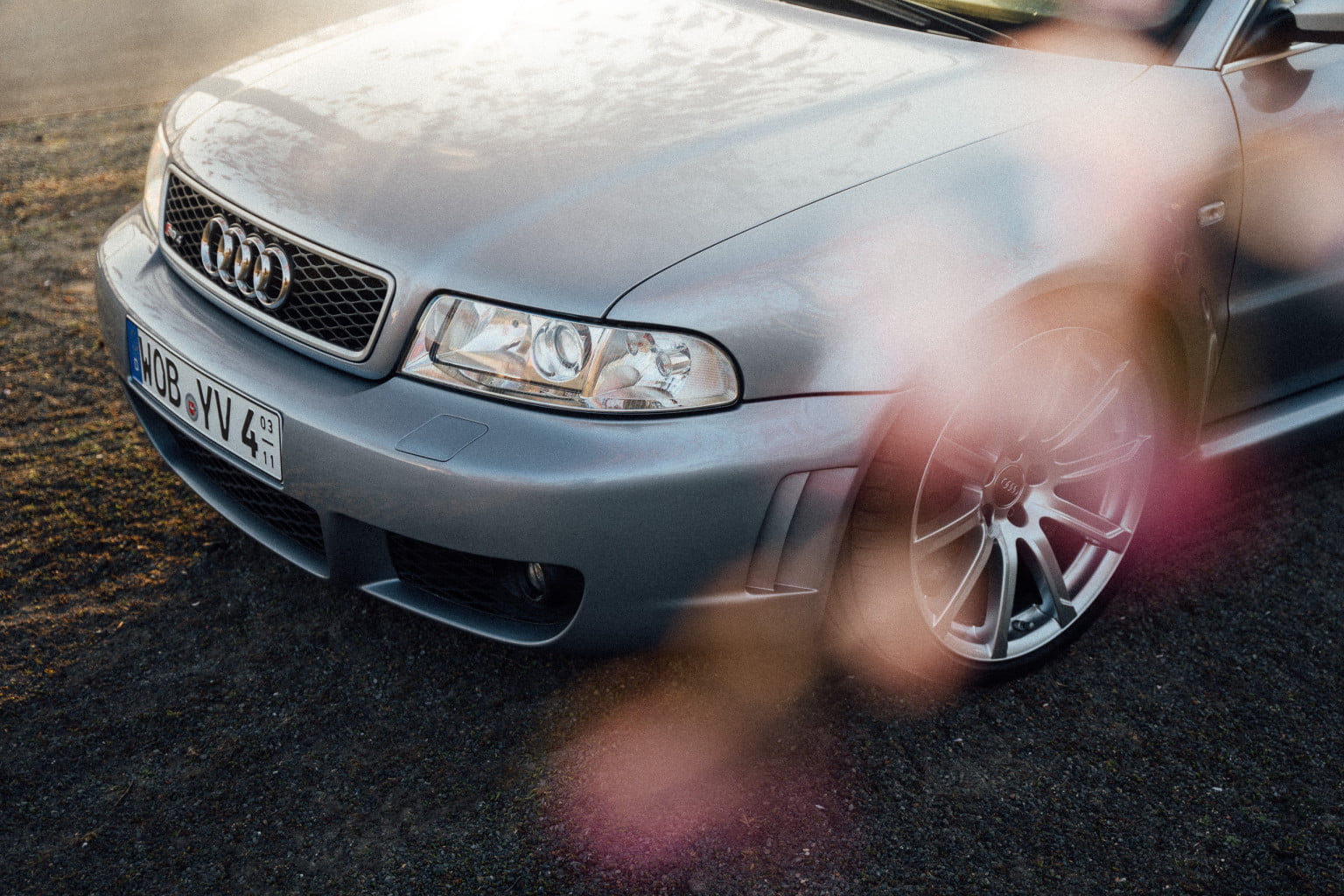 SVÆN.IO Autofotografie in Wolfsburg Kirschblüten mit Audi RS4 B5 Youngtimer 9