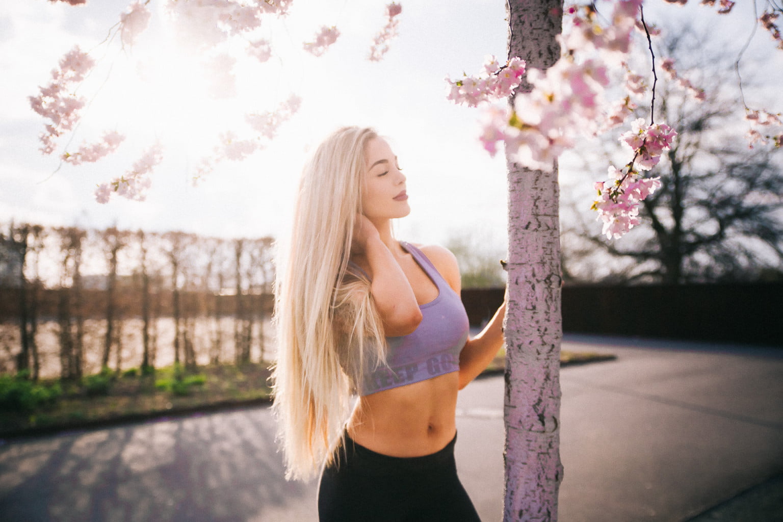 SVÆN.IO People-Fotografie Kirschblüten-Shooting in Wolfsburg mit Caro 5