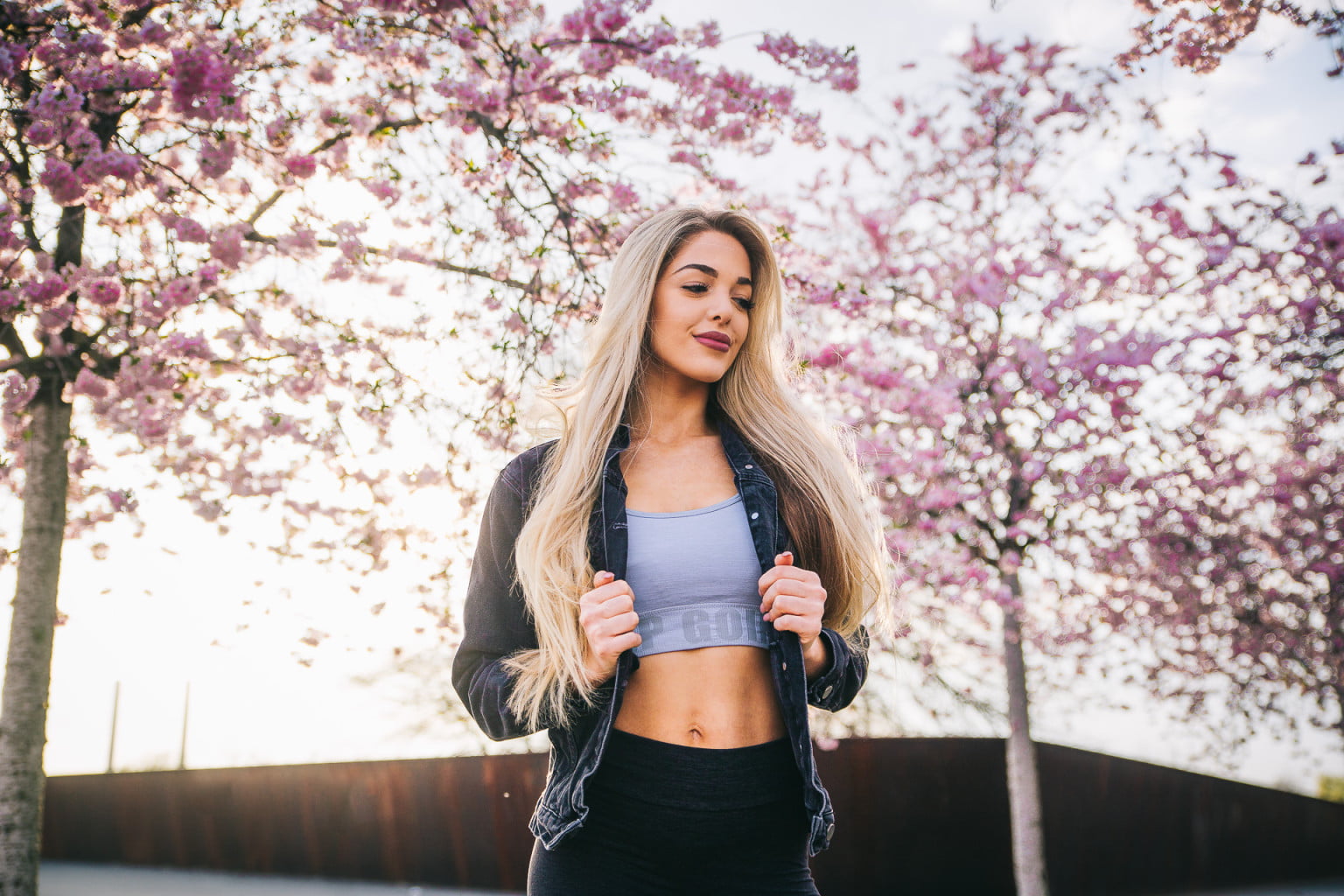 SVÆN.IO People-Fotografie Kirschblüten-Shooting in Wolfsburg mit Caro 6