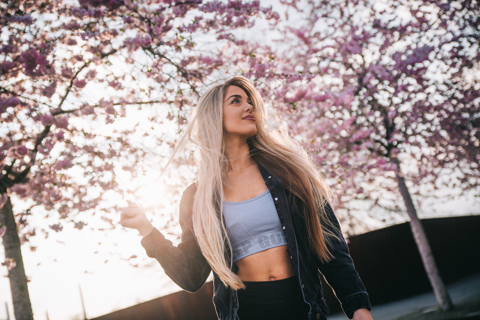 SVÆN.IO People-Fotografie Kirschblüten-Shooting in Wolfsburg mit Caro 7