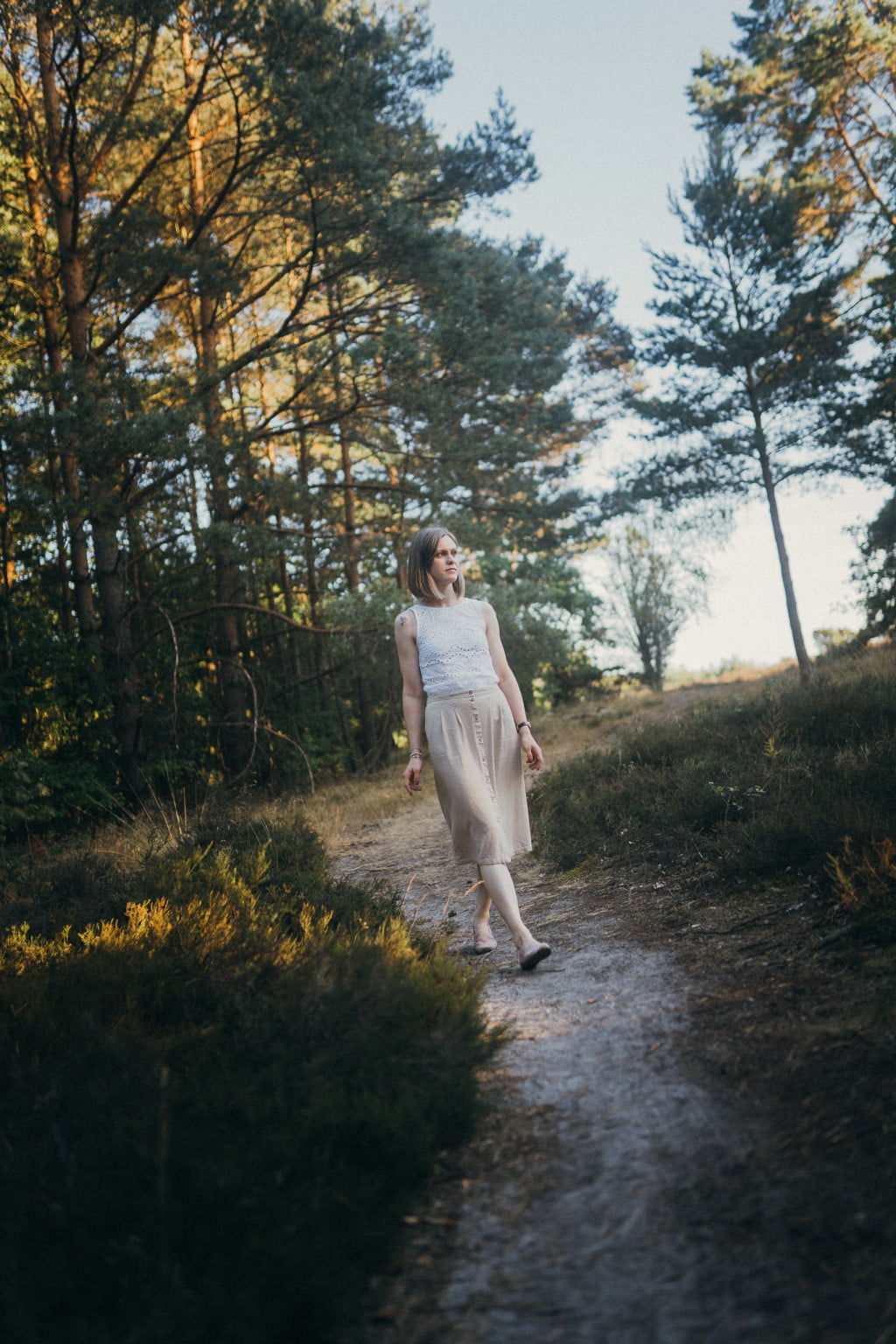 SVÆN.IO People-Fotografie Sarah im Heiligen Hain Heide 1